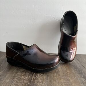 Dansko Professional Clogs Womens Brown Iridescent Patent Leather EU 39/US 8.5-9